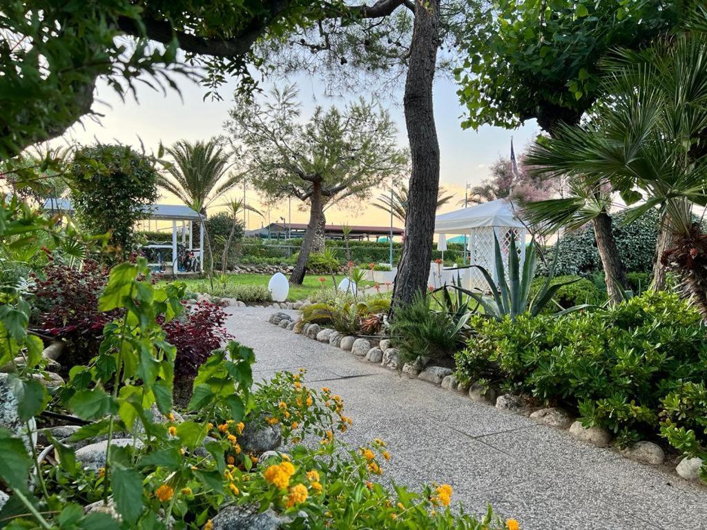 Hotel Parco Delle Rose Silvi Marina Dış mekan fotoğraf